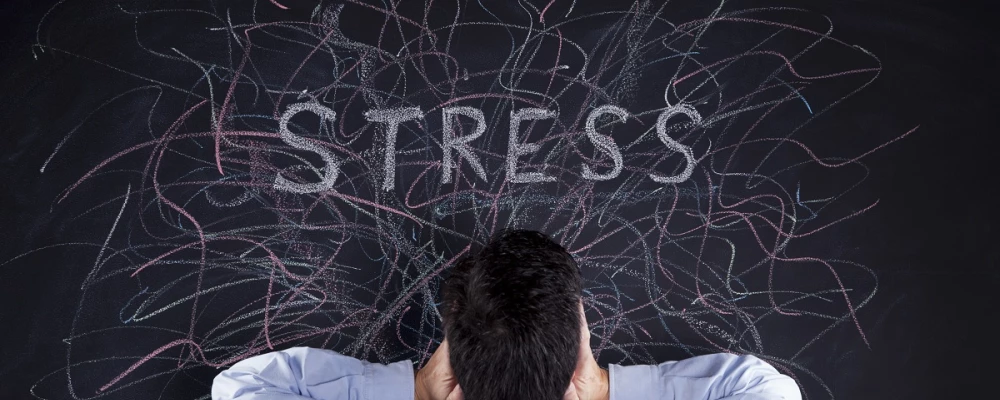 Причины возникновения стресса и его влияние на производительность